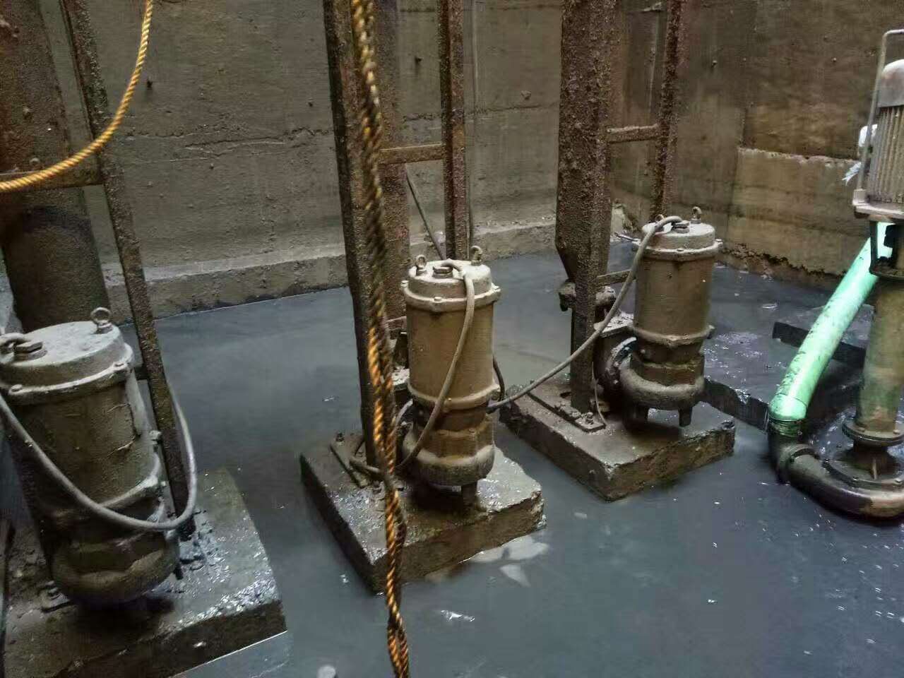 米林污水池清理