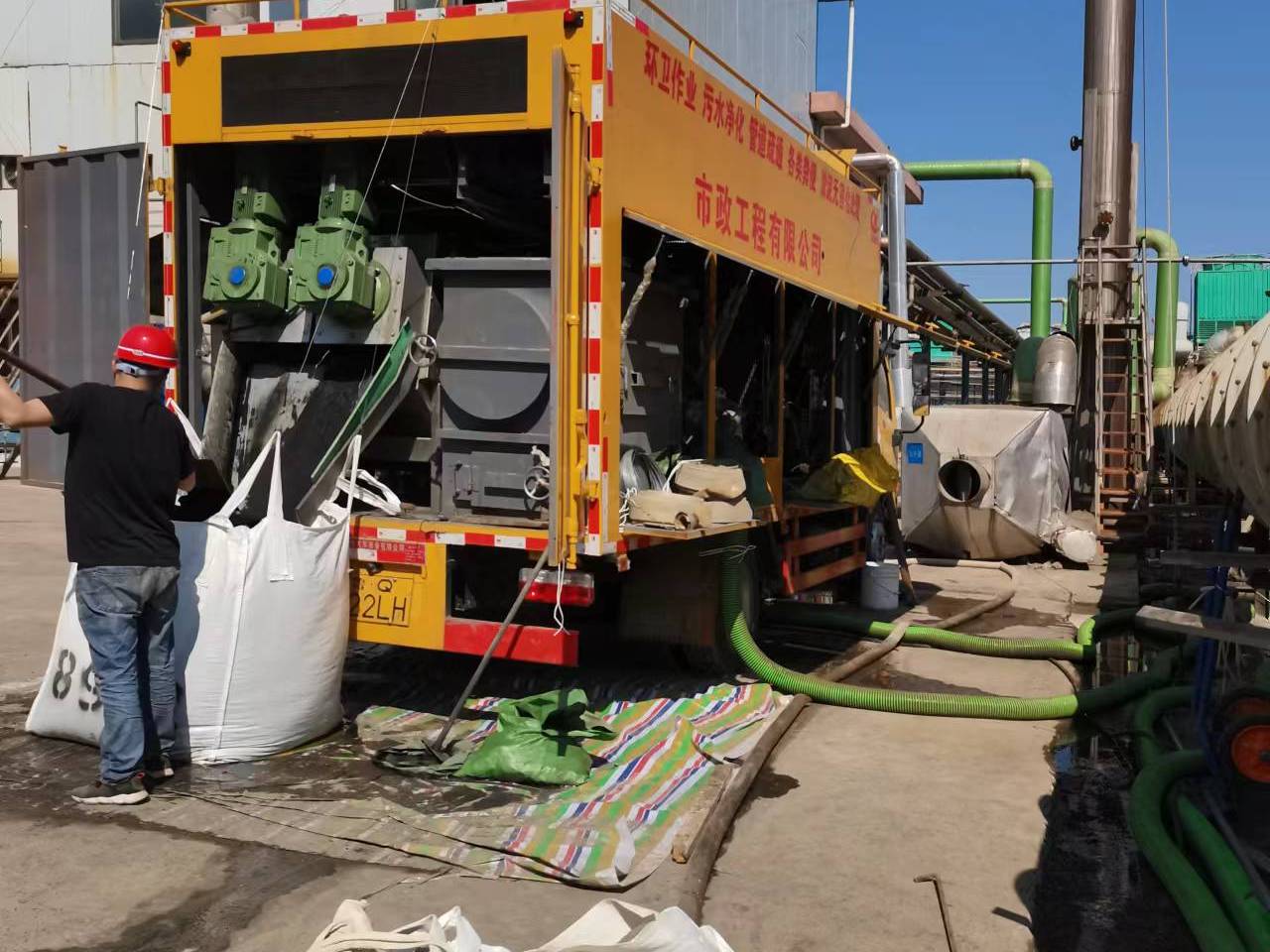 米林淤泥压干处理